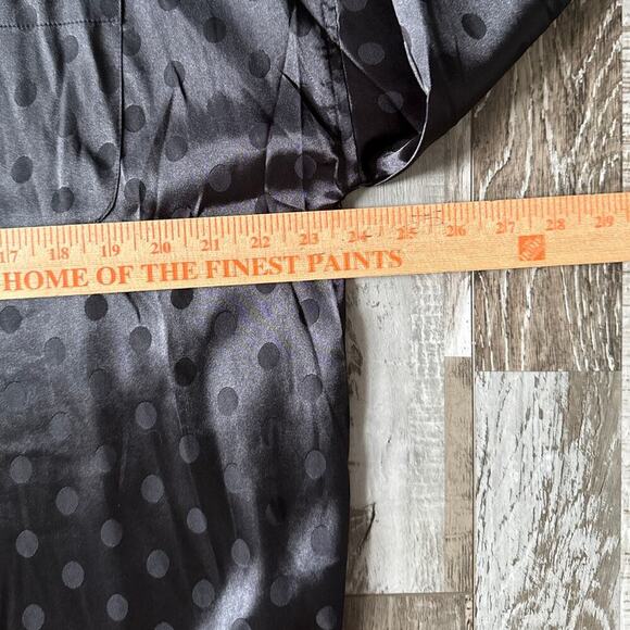 Le Lis Collection Tone On Tone Black Polka Dot Silky Top Large Holiday Classic - Picture 6 of 8